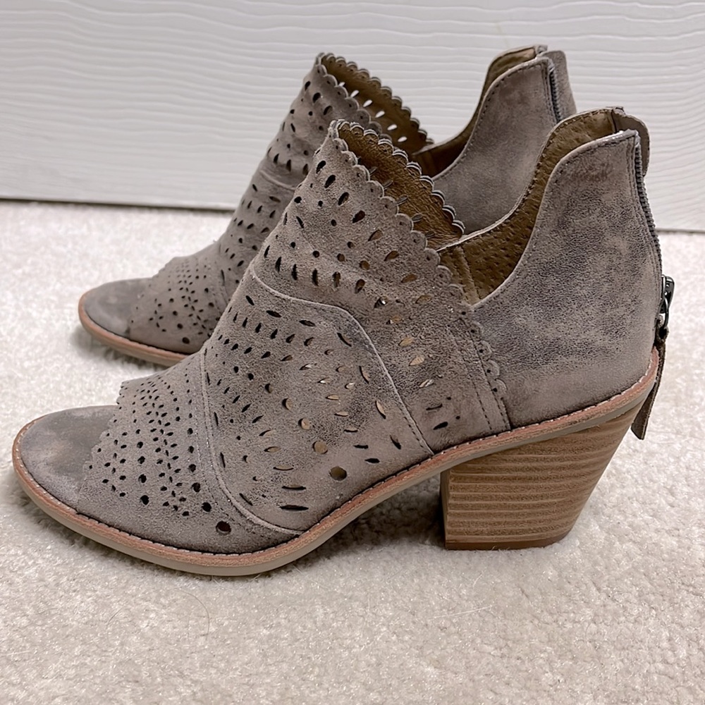 Wedge Peep-toe Sandal